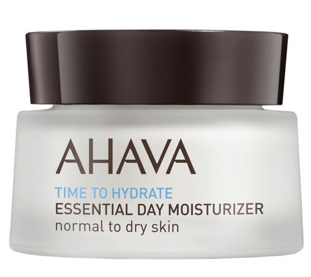 Stabiliserende og nærende dagkrem fra AHAVA som gir dyp og vedvarende fuktighet samtidig som dødehavsmineralene renser og forfrisker. I tillegg inneholder den Aloe Vera og vitamin E som innehar reparerende egenskaper og høy grad av næring. 50ml