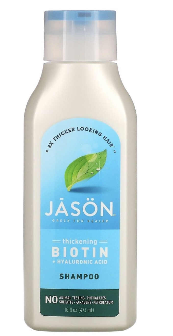 Gir nytt liv og tykkelse til håret ved hjelp av Biotin som tilfører næring og stimulerer hårvekst. Biotin er et vitamin som også går under navnet «Hår og Hud» -vitaminet. Hyaluronsyre tilfører fuktighet og sunnhet både til hodebunn og hårstrå. 473ml.